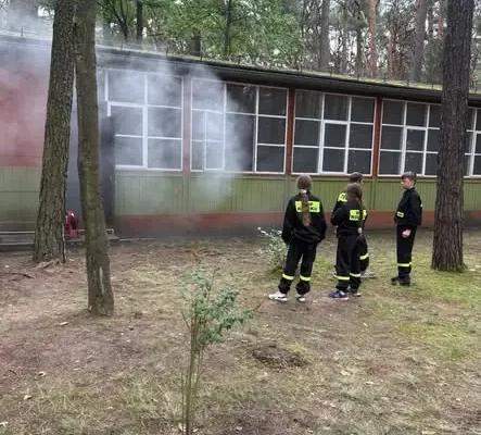 Młodzi strażacy z MDP podsumowują obóz survivalowy w Lubiatowie