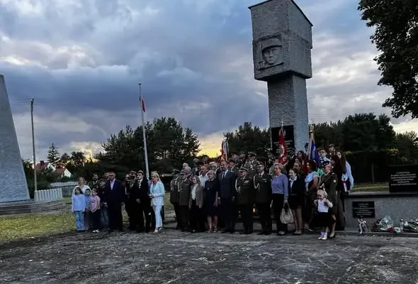Uczniowie z Kożuchowa uczcili pamięć ofiar II wojny światowej