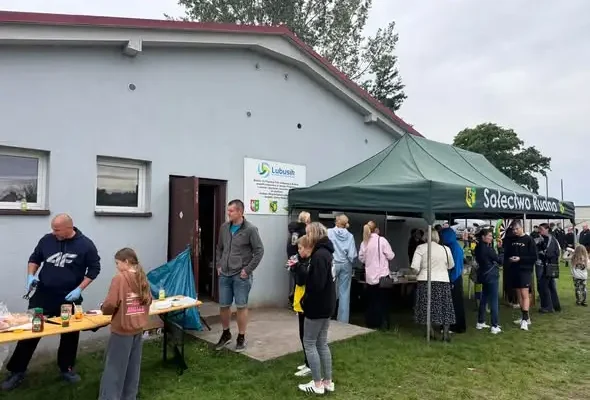 Festyn rodzinny w gminie Nowa Sól – wspólne świętowanie i zbiórka na nawadnianie boiska