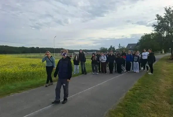 Uczniowie z Nowej Soli na wycieczce w Leśnej Osadzie w Stawach