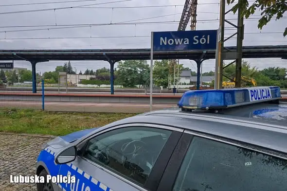 Nowosolscy policjanci i Straż Ochrony Kolei patrolują tory i dworce