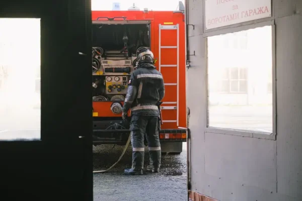 Interwencja strażaków w Kożuchowie: otwarcie mieszkania z udziałem policji