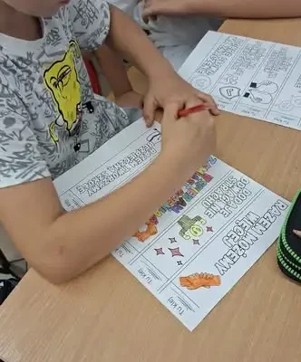 Uczniowie z Tynia stworzyli łańcuch przeciw przemocy. „Widzę. Reaguję”