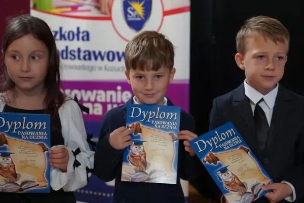 Pierwszoklasiści z Kożuchowa oficjalnie pasowani na uczniów