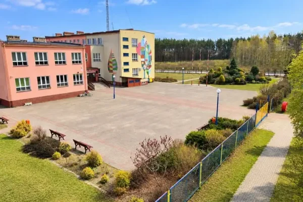 Bezpieczeństwo dzieci w szkołach – apel do rodziców po spotkaniu z dyrektorami
