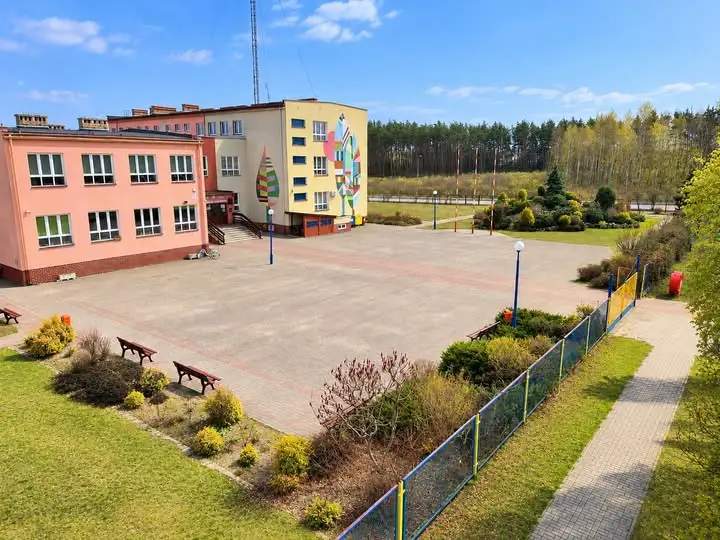 Bezpieczeństwo dzieci w szkołach – apel do rodziców po spotkaniu z dyrektorami