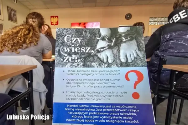 Nowosolscy policjanci edukują młodzież o zagrożeniach handlu ludźmi