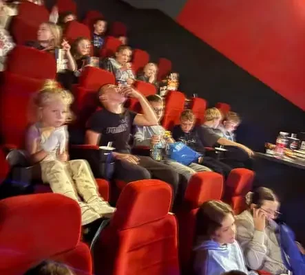 Uczniowie z Kożuchowa na seansie „Luna i rozgadana świnka”