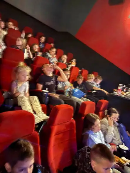 Uczniowie z Kożuchowa na seansie „Luna i rozgadana świnka”