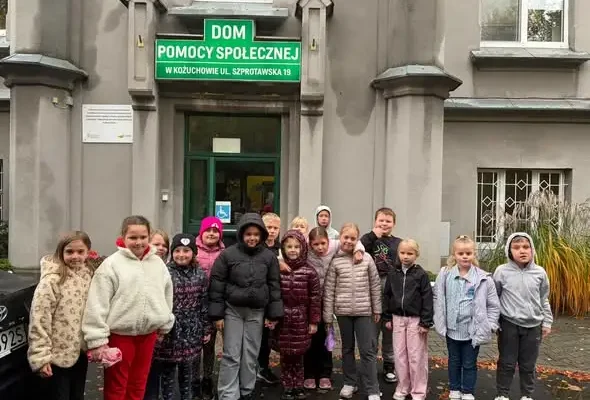 Międzypokoleniowe spotkanie w Kożuchowie: uczniowie z wizytą u seniorów