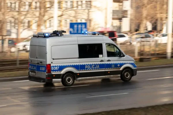 124 km/h w miejscu, gdzie obowiązuje 60 km/h – 43-latek bez prawa jazdy