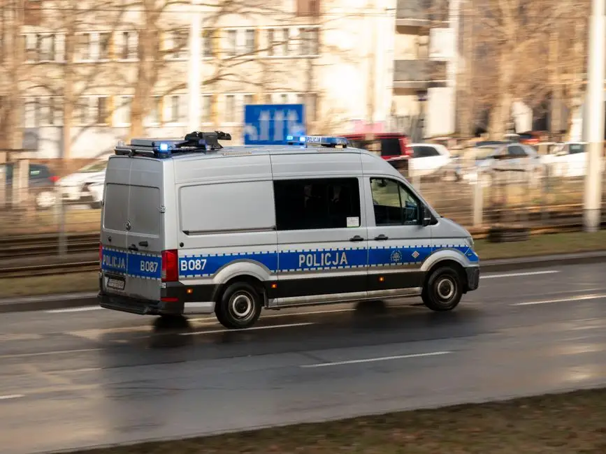 124 km/h w miejscu, gdzie obowiązuje 60 km/h – 43-latek bez prawa jazdy